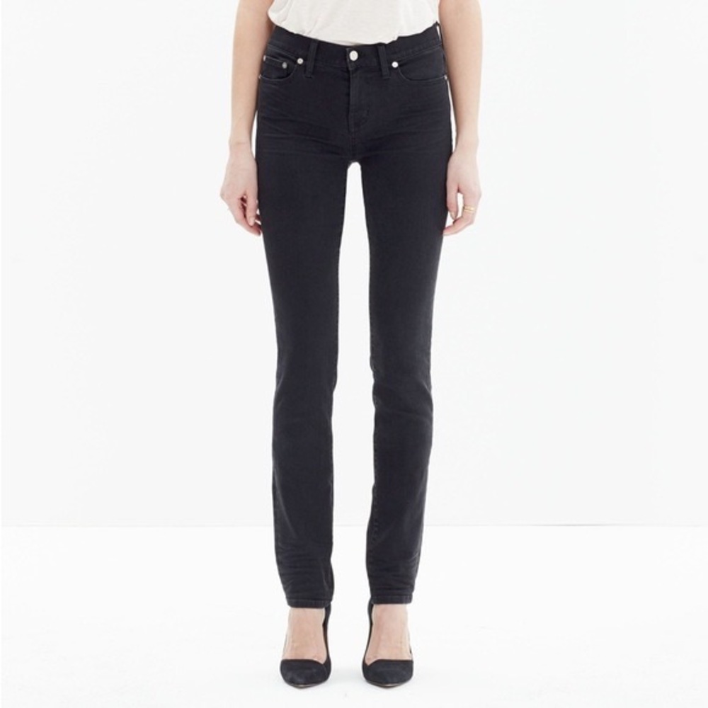 Madewell. Size 24. Black denim. Alley Straight.